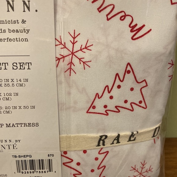 RAE DUNN "MERRY" CHRISTMAS QUEEN SHEET SET - Picture 9 of 10